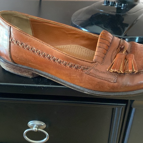 Cable and company shoe - Picture 13 of 17